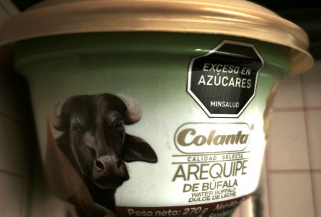 Arequipe de Colanta con leche de búfala